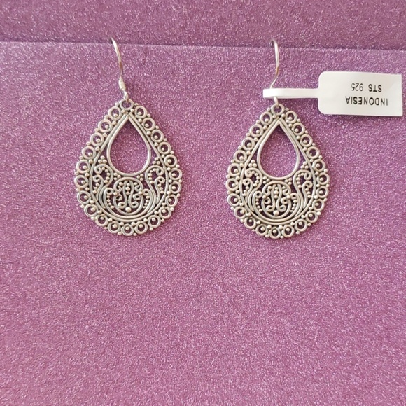 Sterling silver earrings. - Picture 1 of 4